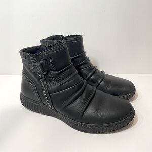 Clarks Caroline Orchid Black Ankle Booties Size 8.5 W